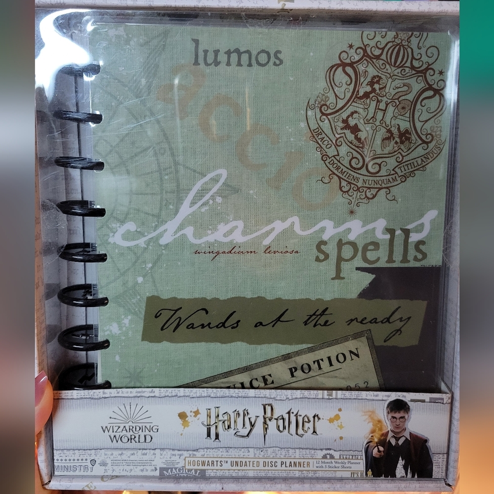 Harry Potter Hogwarts Undated Disc Planner
